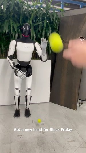 Le robot Tesla Optimus fait preuve d'impressionnantes compétences à attraper des balles