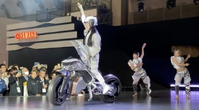 The skeletal, futuristic design of the Yamaha Motoroid concept motorcycle.
