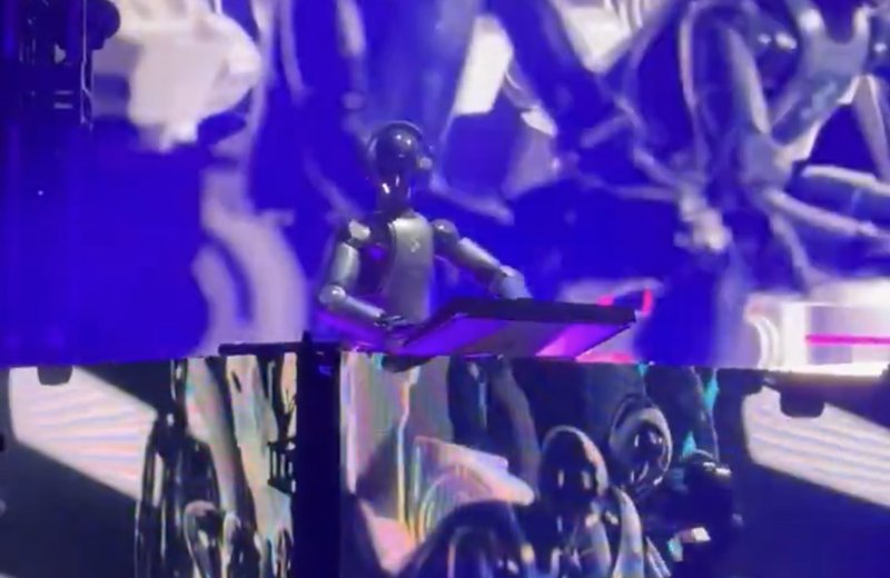 Bot Figure's zagrał z Deadmau5!