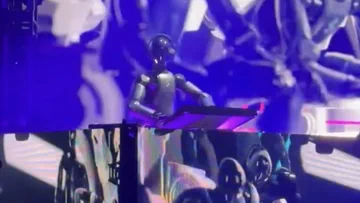 Figure's Bot Dropt de Bass met Deadmau5