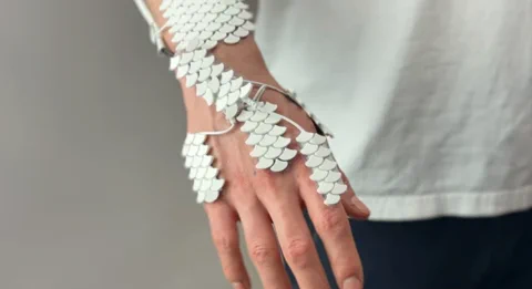 IA controlla la tua mano: scopri Human Operator