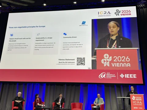Francesco Ferro, Presidente di euRobotics, presenta i tre principi cardine del Vienna Statement a ICRA 2026.