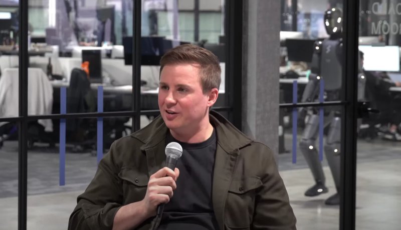 Misja Bretta Adcocka: Stworzenie pierwszego praktycznego robota humanoidalnego