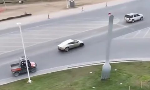 Un prototype du Tesla Cybercab aperçu sur les routes publiques du Texas.