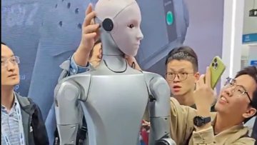 Unitree H2 Humanoid op IROS 2025: geen LiDAR te bekennen