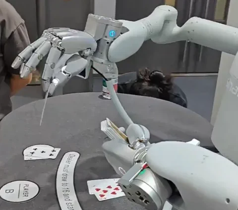 La mano robotica di Sharpa è reale e abile a IROS 2025
