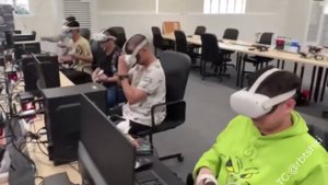 Japonští roboti v obchodech ovládáni na dálku