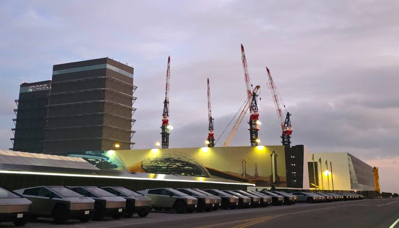 SpaceX costruisce un GigaBay da 250 milioni di dollari per la produzione di massa di razzi