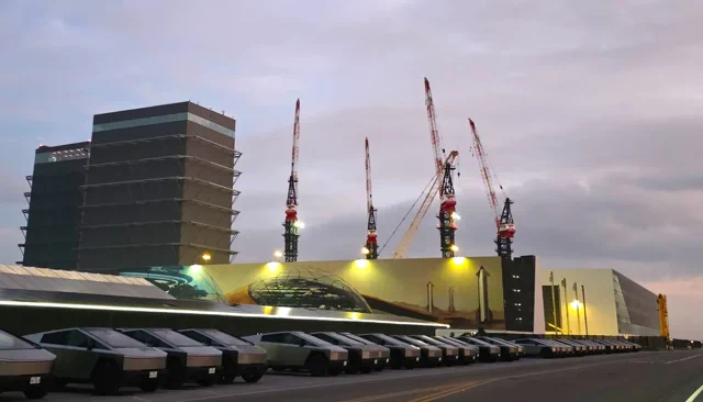 SpaceX Building $250M GigaBay for Mass Rocket Production