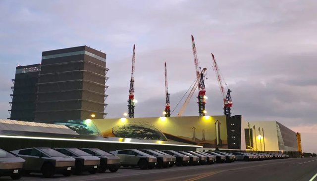 SpaceX Building $250M GigaBay for Mass Rocket Production