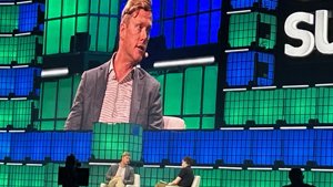 Uber COO: Robotaxi devono essere 10 volte migliori