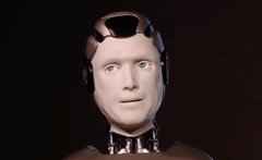 Le robot humanoïde russe 'Idol' échoue à ses débuts