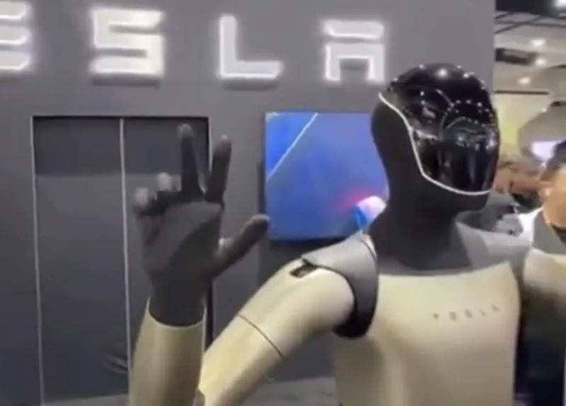 Les nouvelles mains d'Optimus de Tesla visent les étoiles