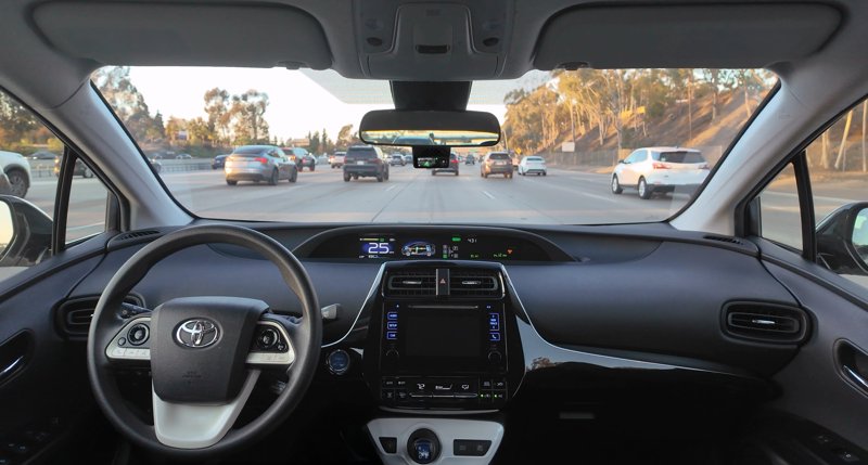 Comma Four : moins de matériel, même prix