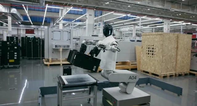 Robot Humanoid na szychcie w fabryce Siemensa