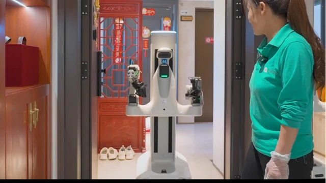 Limpieza 2.0 en China: humanos y robots llegan a tu hogar