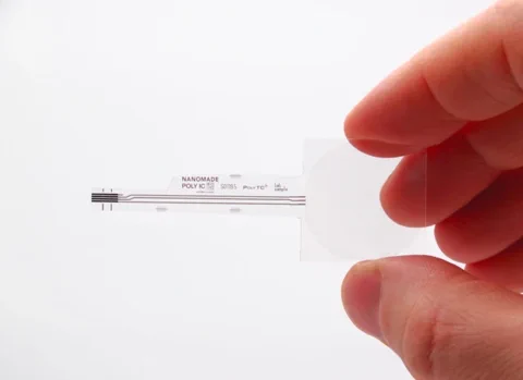 Nanomade : une peau transparente offre le toucher aux robots