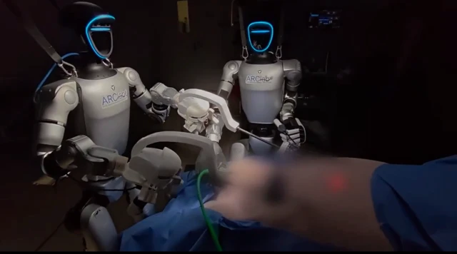 Este Robot Humanoide Realizó Cirugía con Herramientas Estándar