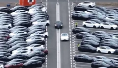 Tesla's Onbewaakte FSD Levert Auto's Af bij Giga Berlin