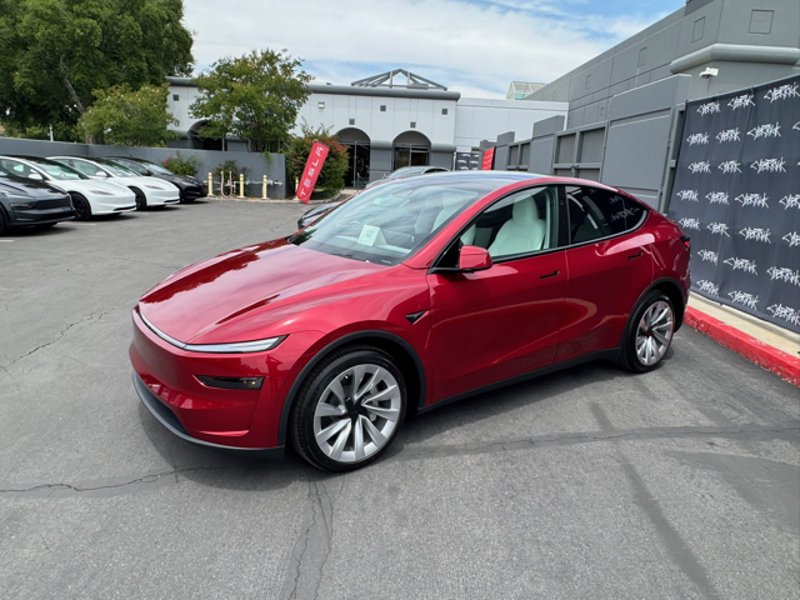 Tesla ag Tástáil Carranna Gan Tiománaí ar Shráideanna Austin, Fógraíonn Féin-Sheachadadh