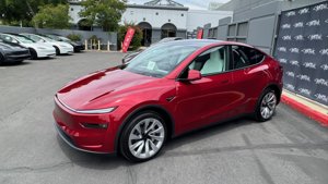Tesla testuje vozidlá bez vodiča v uliciach Austinu, oznamuje samodonášku