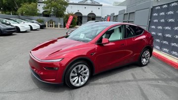 Tesla test zelfrijdende auto's op de straten van Austin en kondigt zelfbezorging aan