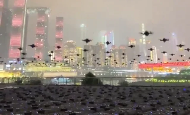 La Chine domine la technologie des essaims de drones avec un spectacle fascinant