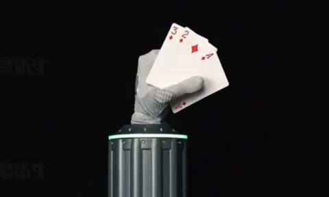 La mano bionica serve un poker vincente nella robotica