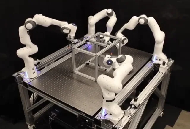 RoboBallet: SI choreografuje ramiona robotów z precyzją