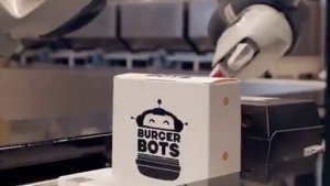 Kalifornská reštaurácia zamestnáva robotov, ktorí servírujú burgre za 27s