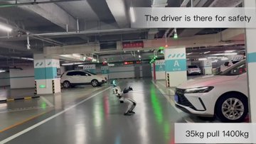 Unitree G1 Robot trekt een auto van 1400 kg