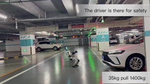 Il robot Unitree G1 traina un'auto da 1400 kg