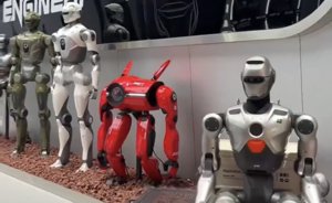 Shenzhenský obchod s roboty má kung-fu boty
