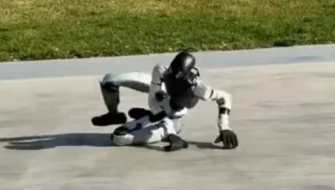 La corsa della Unitree G1 è inquietantemente umana