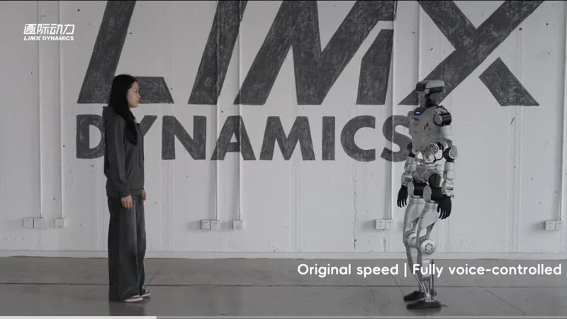 LimX Oli Robot Luistert, Gehoorzaamt en Danst