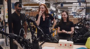 Roboty DeepMind pakują lunch, odmawiają bycia Batmanem