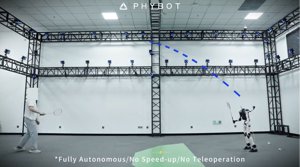 Il robot PHYBOT C1 scambia faccende per il badminton