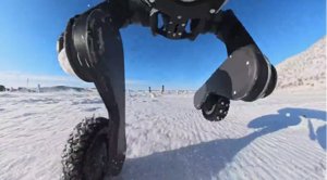 Deep Robotics M20 drift als een pro door de sneeuw bij -30°C