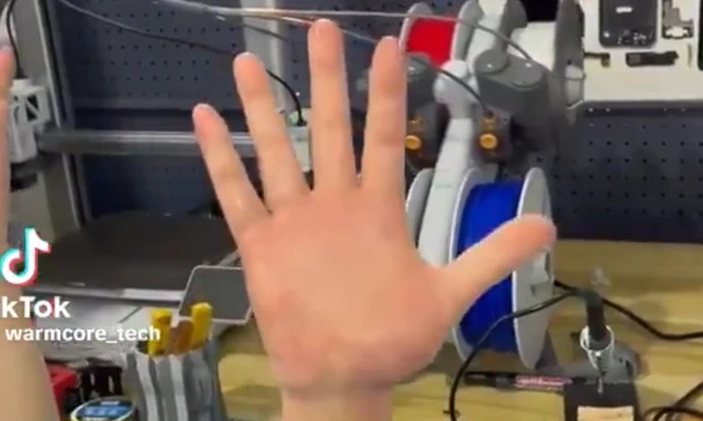 La mano biónica de Warmcore Tech: un realismo inquietante
