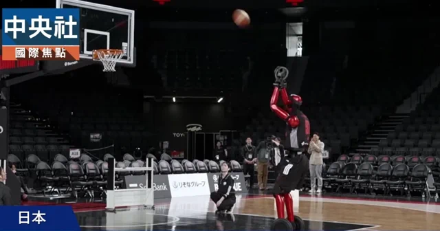 El robot CUE7 de Toyota ya driblea y domina la cancha