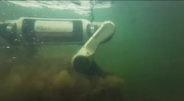 Lynx M20S de DEEP Robotics cruza estanques como charcos