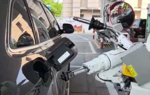 Robot Sinopeca tankuje auto w dwie minuty