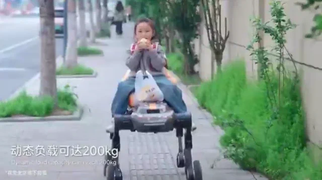 Tento robotický pes se nyní živí tažením aut