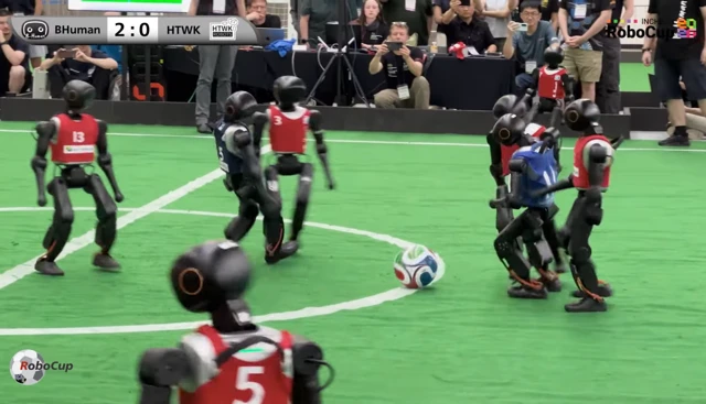 RoboCup 2026: První zápas humanoidních robotů 11 proti 11