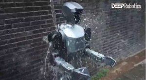 Deep Robotics představuje DR02, humanoidního robota do každého počasí