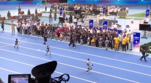 Robo-olympiáda: Pekingské hry humanoidních robotů zahájeny