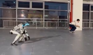 Robot Schaduwen Mens: AI Bootst Bewegingen Na in Realtime