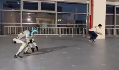 Robot imita l'uomo: l'IA replica i movimenti in tempo reale