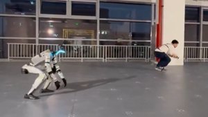 Robot imita l'uomo: l'IA replica i movimenti in tempo reale