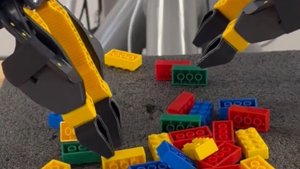 Robot padroneggia l'assemblaggio Lego al primo colpo